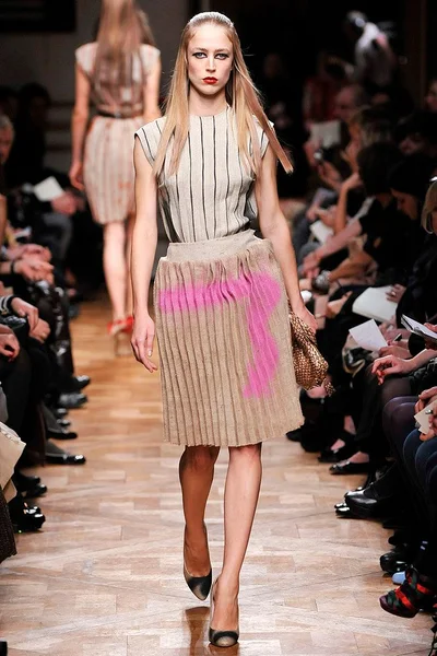 Look 25